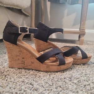 Toms Wedges, Size 8.